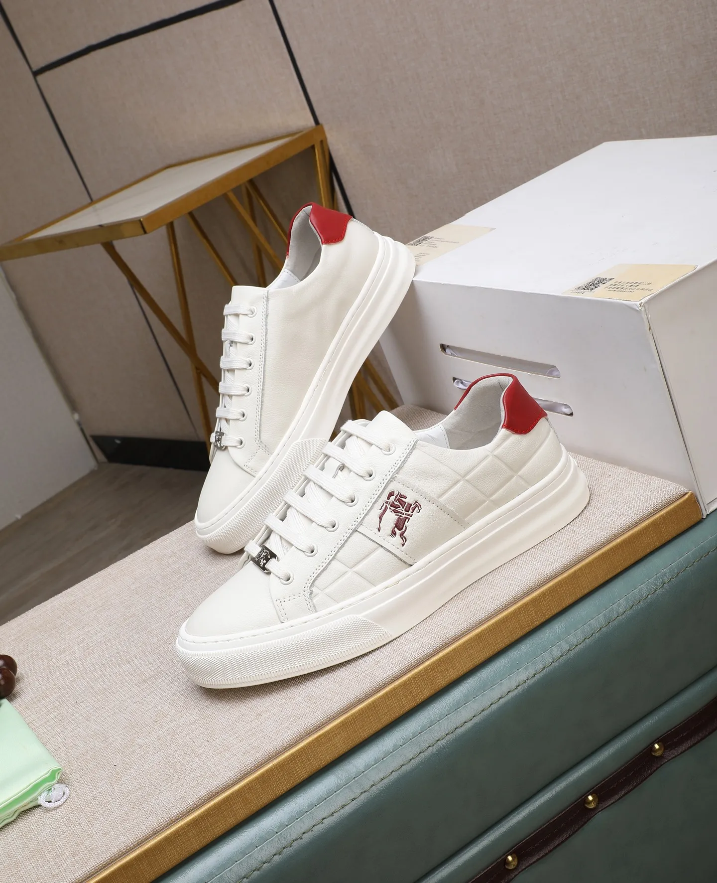 Men's shoes 💰420 ❤️❤️❤️[BURBERRY] Burberry purchasing agent 🔍men's 🚹 new model is synchronized with the official website. The upper is made of imported fabrics and cowhide lining. Completely 1⃣:1⃣ replica🇮🇹, non-slip and wear-resistant rubber outsole ⚠original factory goods, 🔍🔍high quality, please look at the details, welcome to compare⚠Size: 38-44